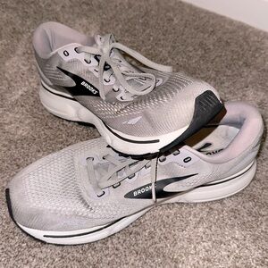 Men’s Brooks Ghost tennis shoes